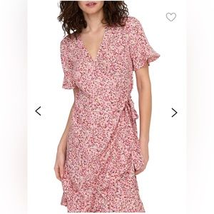 Summer Floral Wrap Dress!